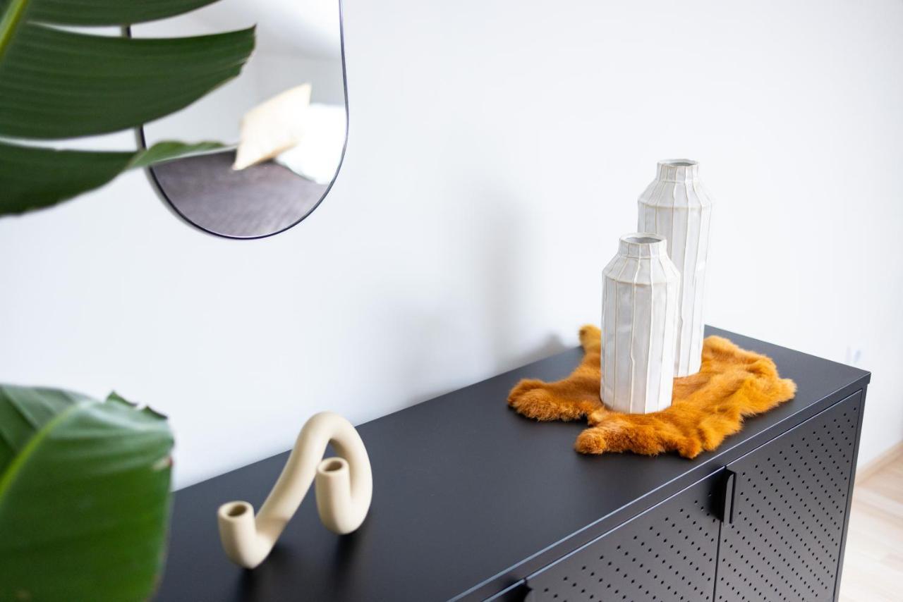 Design-Ferienwohnung In Kelberg Am Nuerburgring: Platz Fuer 6, Kueche, Wifi, Netflix 外观 照片