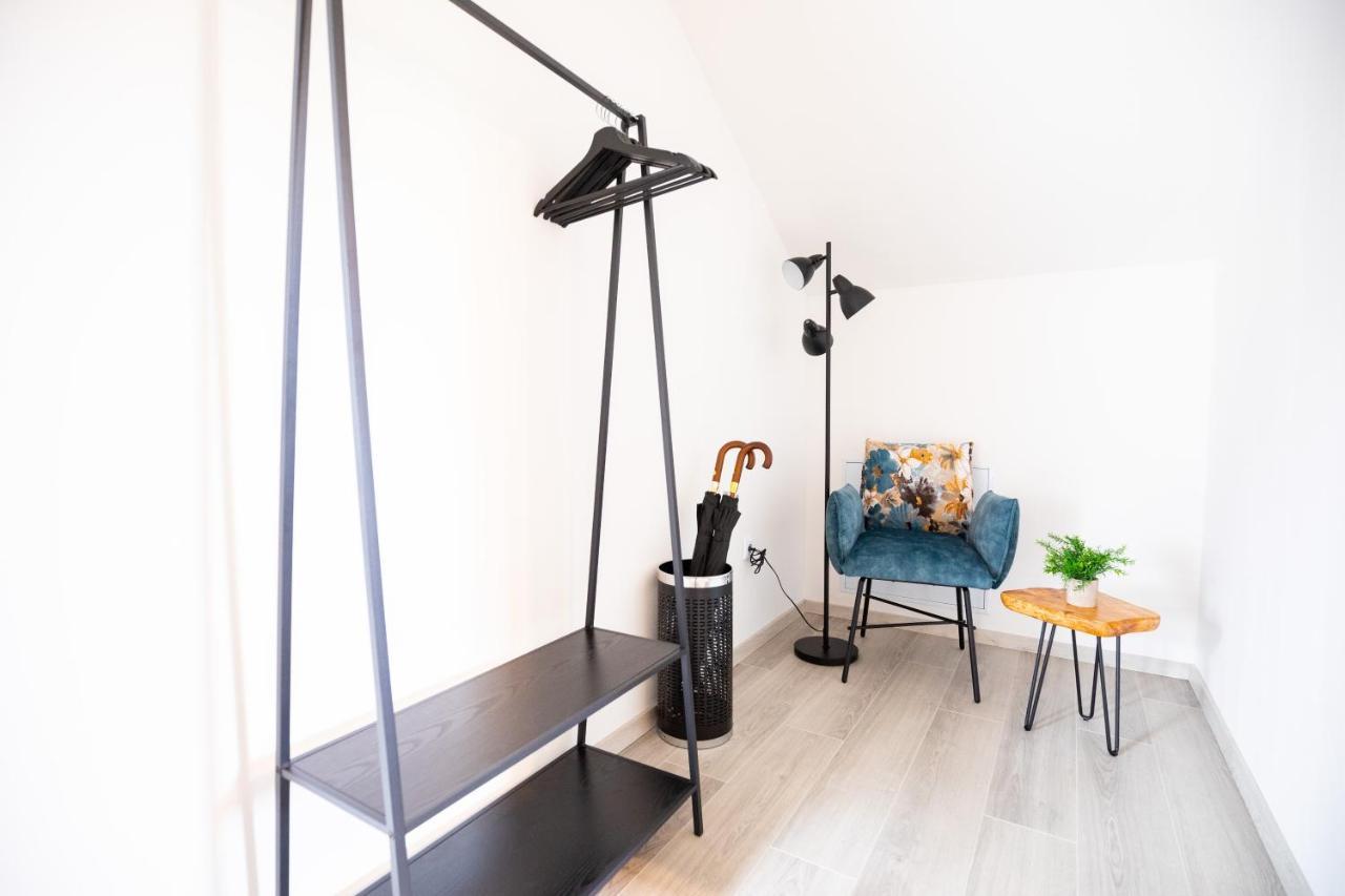 Design-Ferienwohnung In Kelberg Am Nuerburgring: Platz Fuer 6, Kueche, Wifi, Netflix 外观 照片